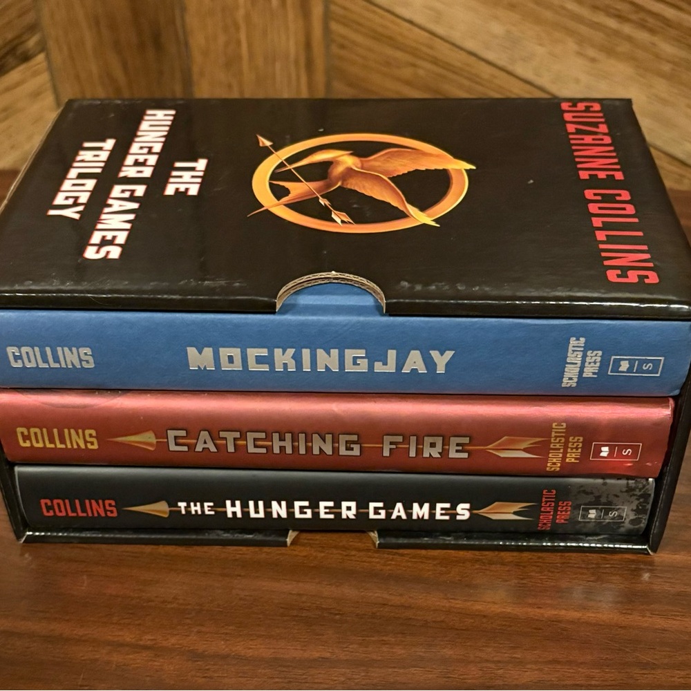 *SOLD* The Hunger Games Trilogy Box Set - Black and Gold - Picture 2 of 3